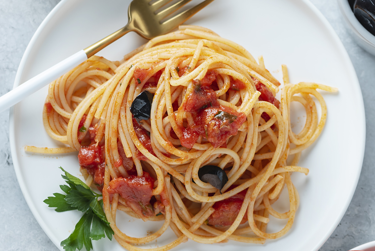 Receta Barilla de Spaghetti a la Puttanesca - Style by ShockVisual