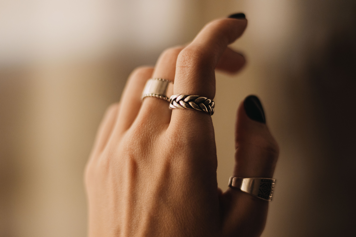 Comprar Clásico boda mujeres anillo simple anillo de dedo con pedrería  pavimentada medio subestimado delicada joyería de compromiso femenino   Tienda online Joom