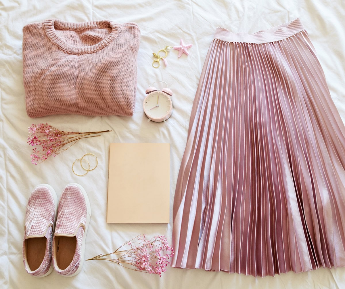 https://style.shockvisual.net/wp-content/uploads/2022/10/flat-lay-of-female-summer-outfit-pink-pastel-color-2022-08-01-03-44-38-utc-min.jpg